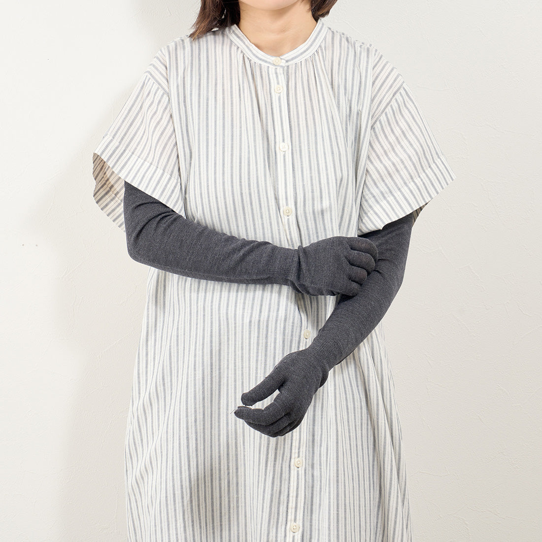 紫外線・冷え対策に、ロングシルク手袋