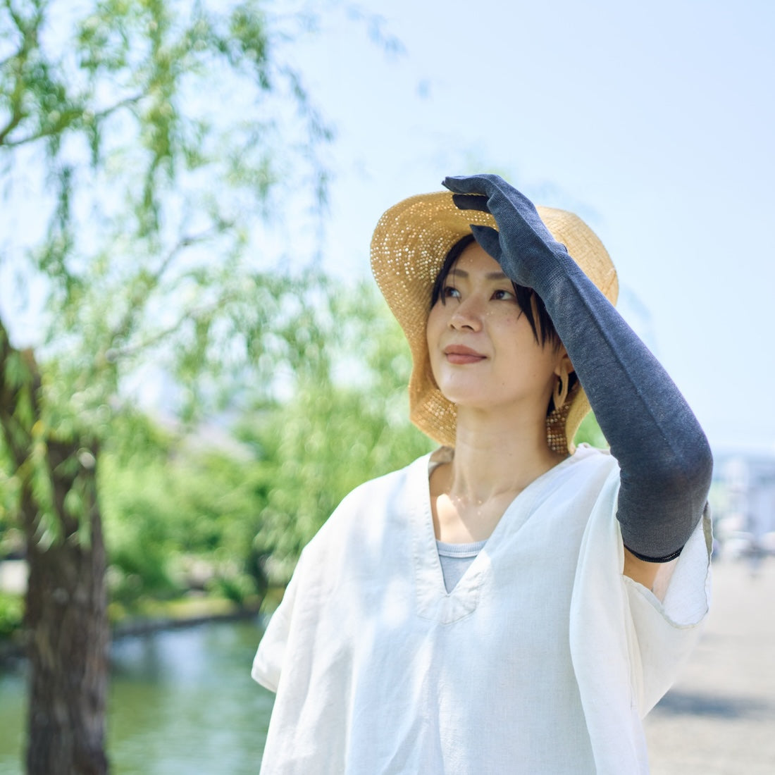 紫外線対策とケアに、ロングシルク手袋