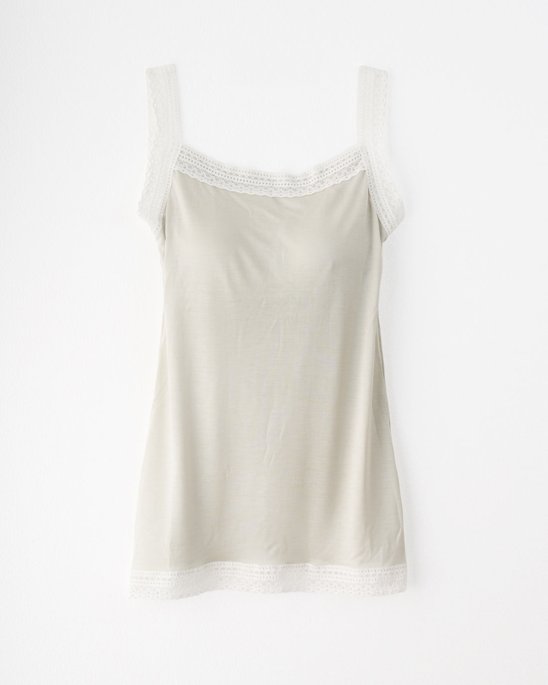 粉雪］カップ付きシルクキャミソール - 冷えとり靴下・絹肌着 くらしきぬ