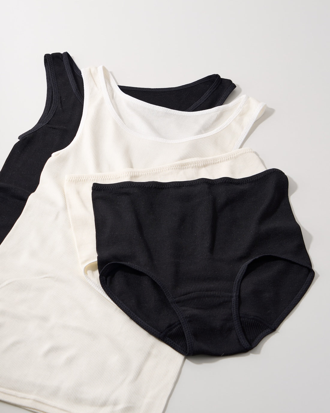 汗悩みを救う、シルク100%リブインナー上下セット(タンクトップ+ショーツ)*