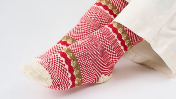 コットン&ウールで快適。気分も上がる赤白柄!赤鬼のソックス
