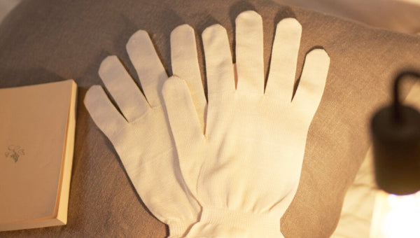 春の手荒れケアに、シルク100%手袋