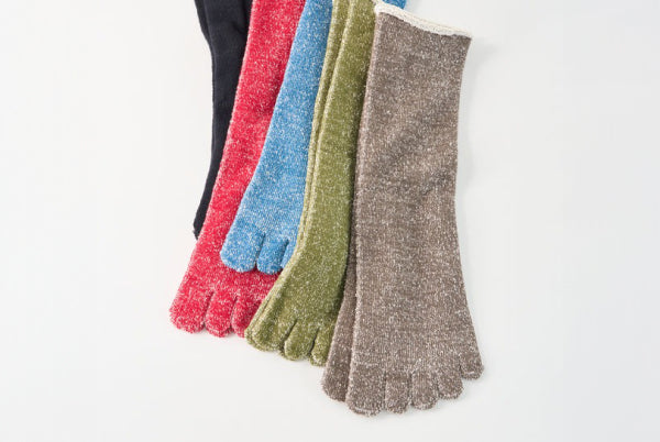 軽やかに温めて、蒸れない。シルク&ウール パイル5本指靴下