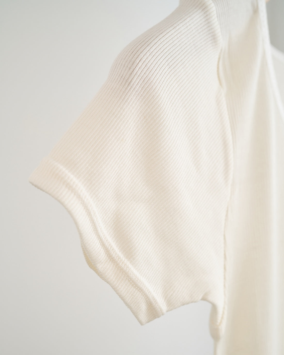 汗悩みを救う、シルク100%リブインナー上下セット（フレンチスリーブ＋ショーツ）*