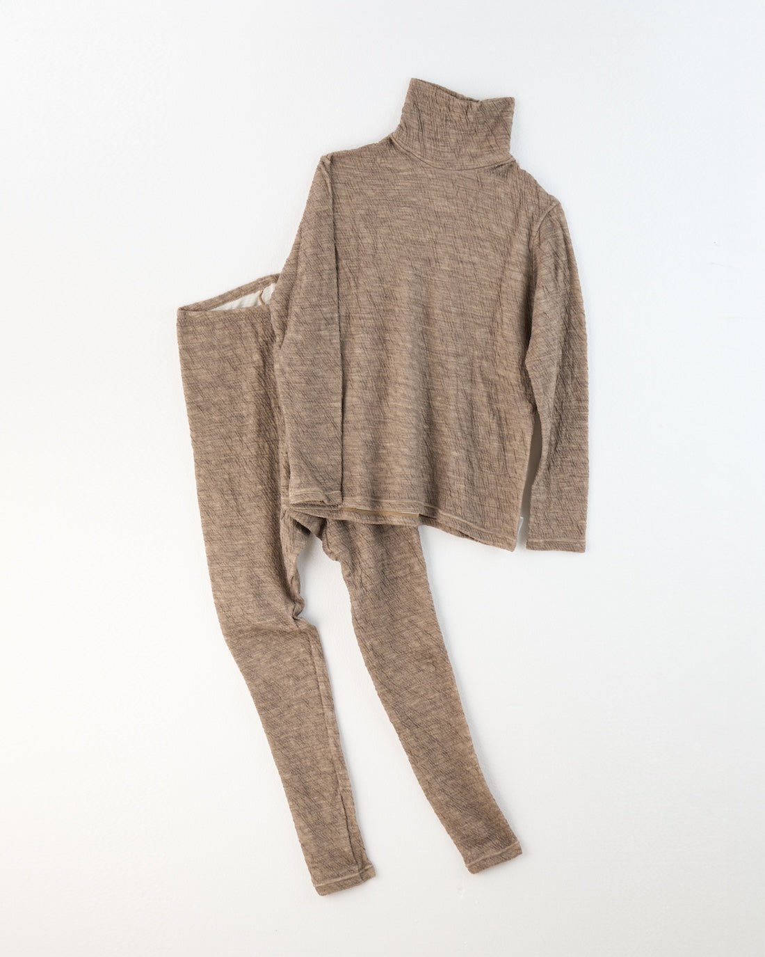 気品を纏う、シルク＆ウールインナー上下セット（タートルネック＋レギンス ）*