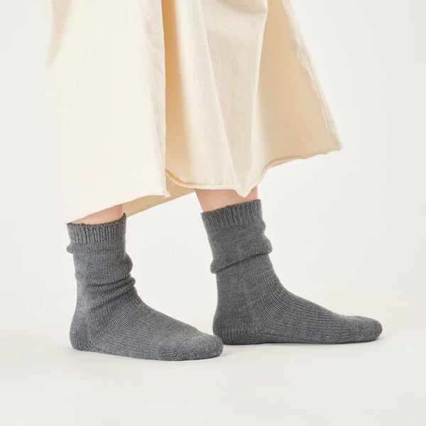 足裏ふかふか、雪解け靴下