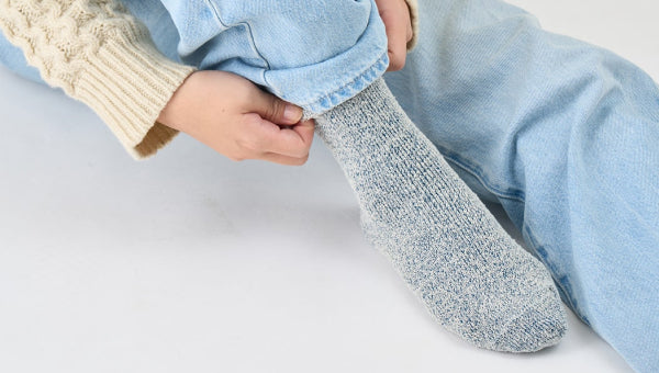 軽やかに温めて、蒸れない。シルク&ウール パイル靴下