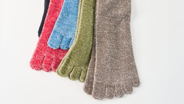 軽やかに温めて、蒸れない。シルク&ウール パイル5本指靴下