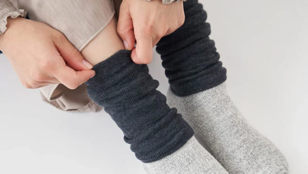 寒暖差をしっとり優しく防ぐ。レッグウォーマー薄手ショート丈