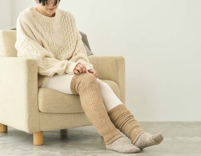 日々の寒暖差に。肌側シルク・外側ウールのレッグウォーマー